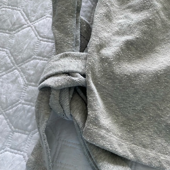 Urban Outfitters Crop Top Tie in the Side, Gray Crop Top, Cozy Top. - Picture 4 of 4